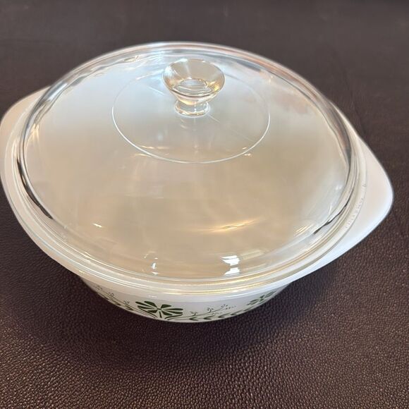 Pyrex Milk Glas Retro White Bowl with Lid Green Daisy Design 514- 2Q - Picture 1 of 12